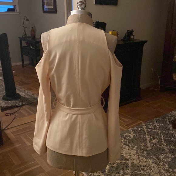 Vintage Lavish Alice from Neiman Marcus gorgeous cream blazer w/ cold shoulders - Picture 6 of 9